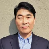Ryoung-han Kim.jpg