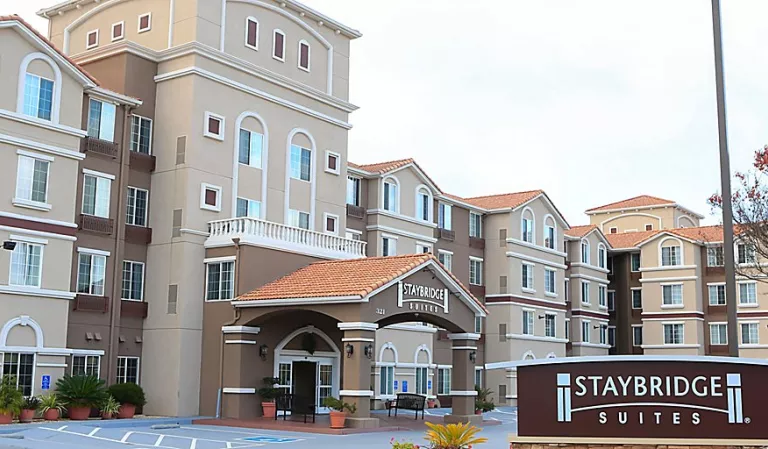 semi-hotel-partnerships-staybridge