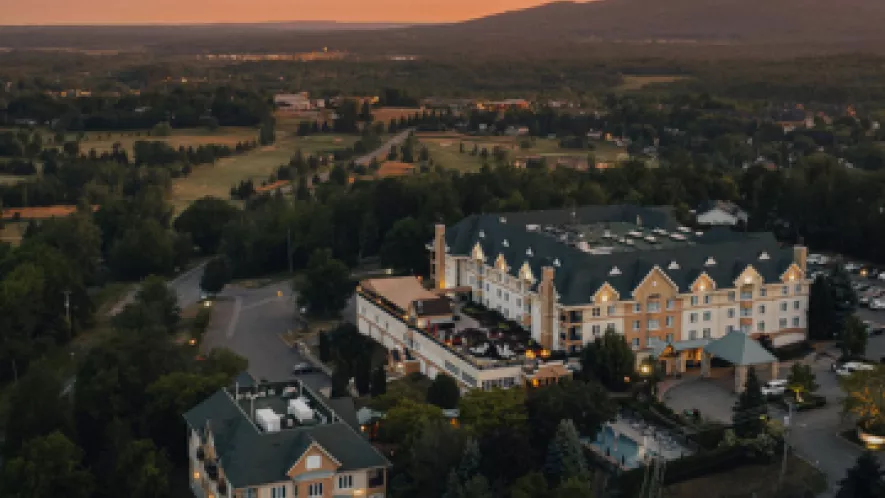 Bromont Hotel 360x317