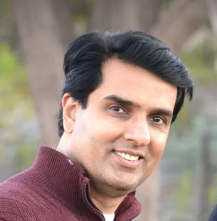 Naresh headshot.jpg