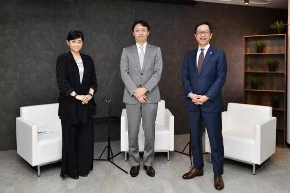 写真：松尾教授、黒田教授、小谷キャスター