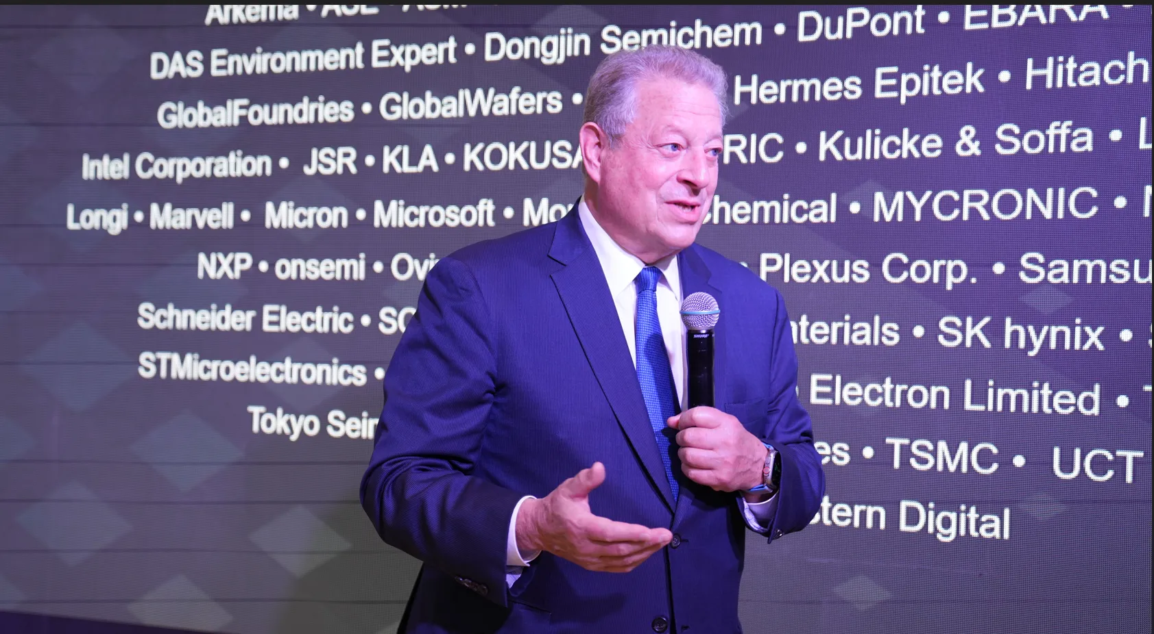 Al Gore speaking in front of SCC member names